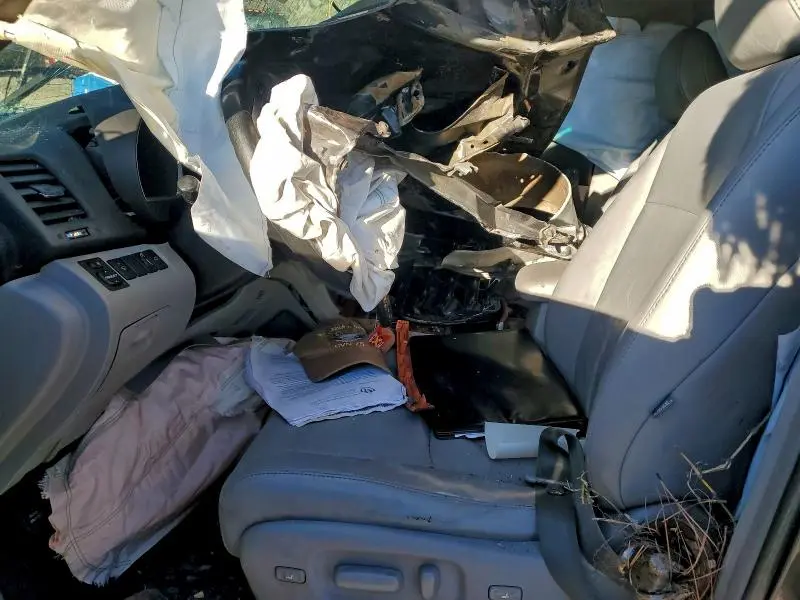 2010 TOYOTA HIGHLANDER LIMITED  