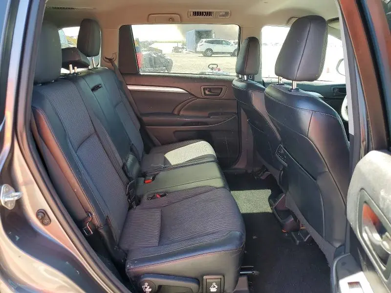 2015 TOYOTA HIGHLANDER LE PLUS  