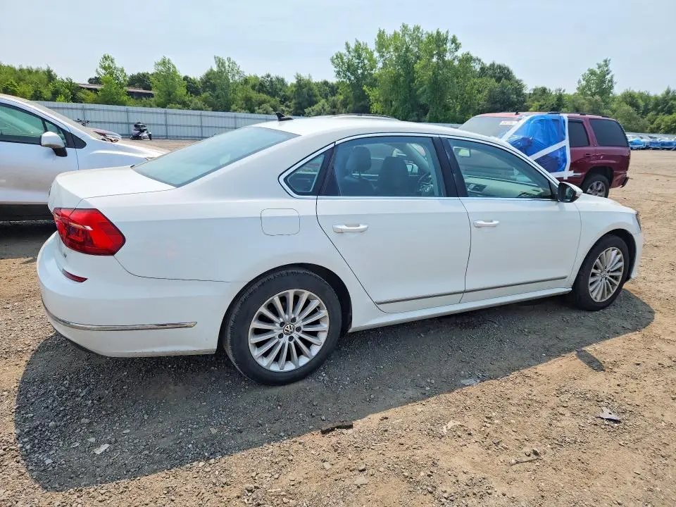 2016 VOLKSWAGEN PASSAT SE  