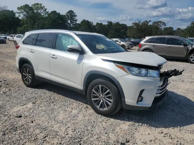 2019 TOYOTA HIGHLANDER SE  
