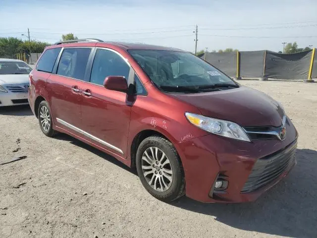 2018 TOYOTA SIENNA XLE