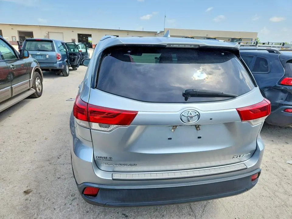 2019 TOYOTA HIGHLANDER XLE  