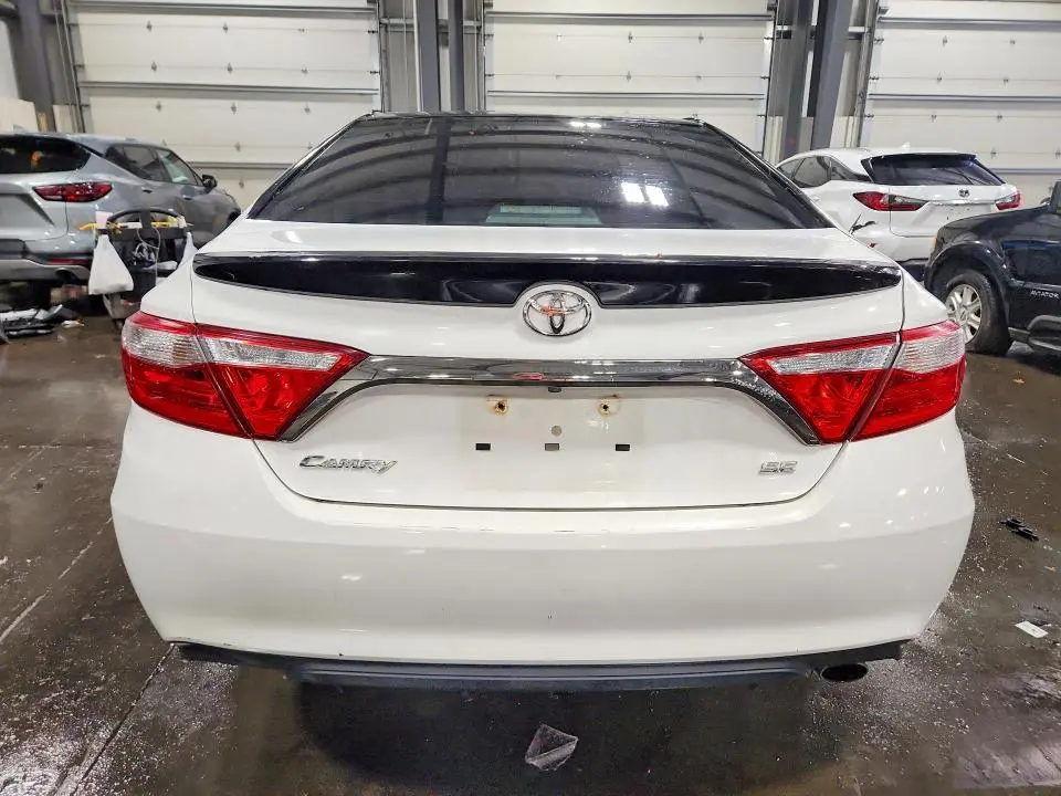 2016 TOYOTA CAMRY SE  