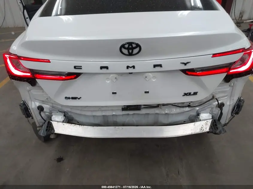 2025 TOYOTA CAMRY XLE
