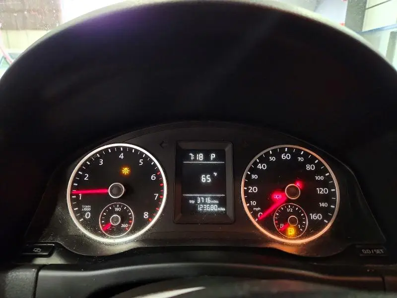 2010 VOLKSWAGEN TIGUAN SE  