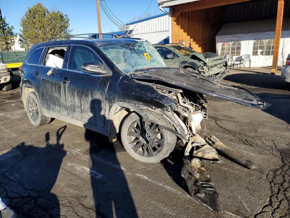 2019 TOYOTA HIGHLANDER SE  