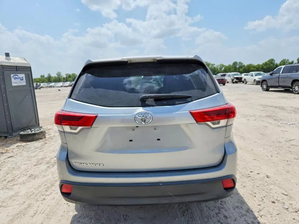 2019 TOYOTA HIGHLANDER LE  