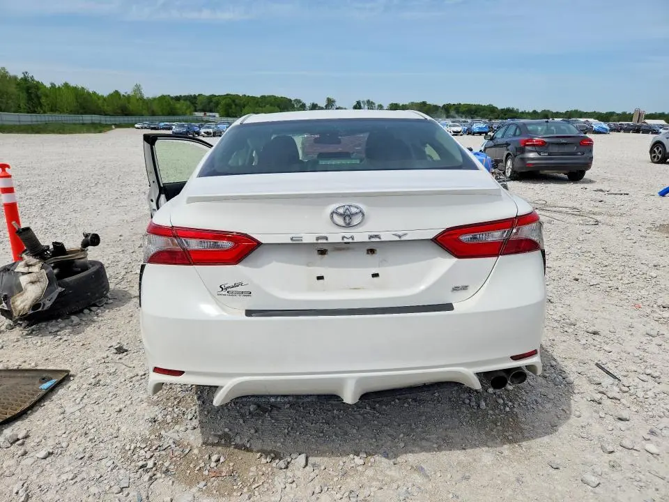 2018 TOYOTA CAMRY SE  
