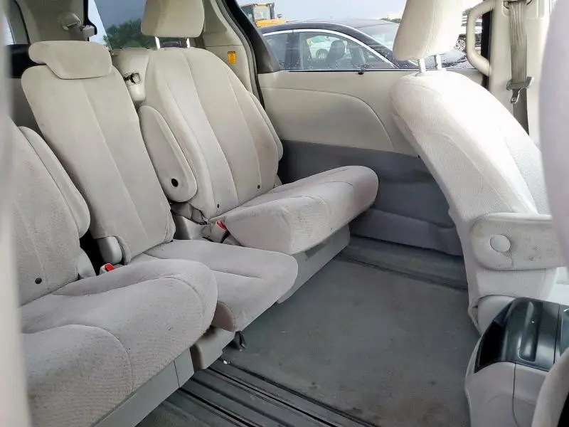 2011 TOYOTA SIENNA LE  