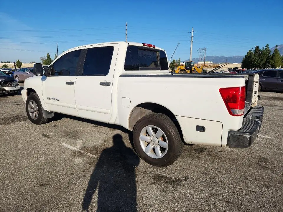 2013 NISSAN TITAN SV  
