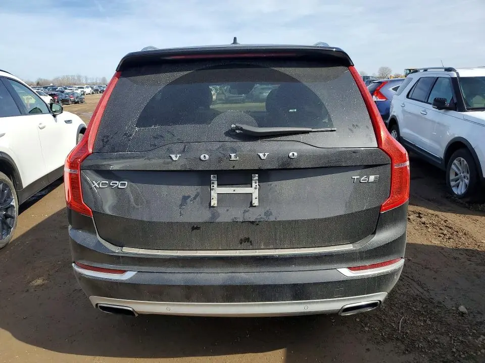2017 VOLVO XC90 T6  