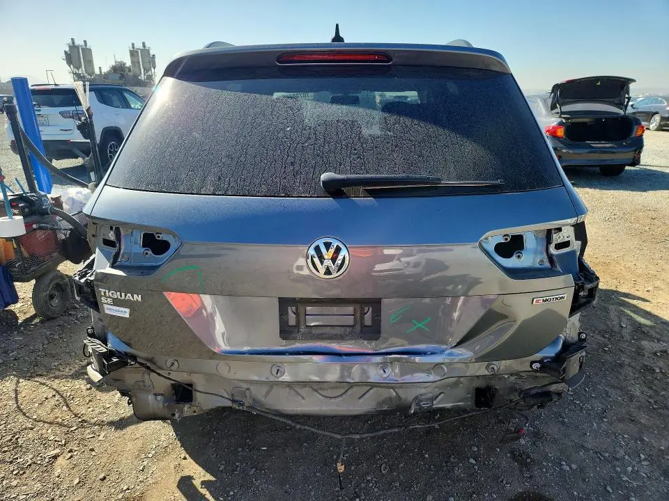 2020 VOLKSWAGEN TIGUAN SE  
