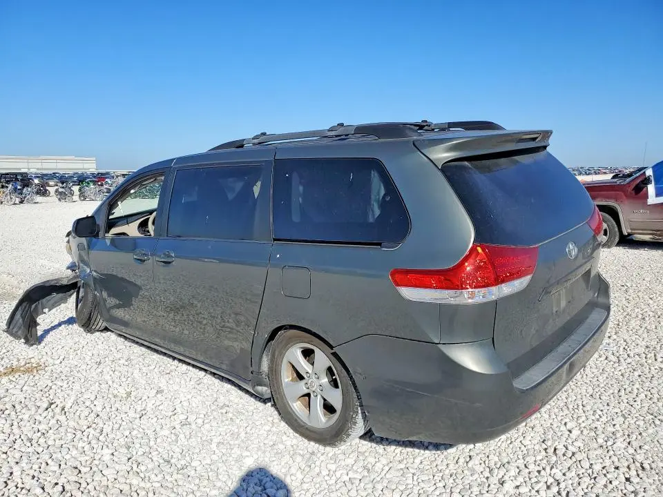 2012 TOYOTA SIENNA LE 8-PASSENGER  