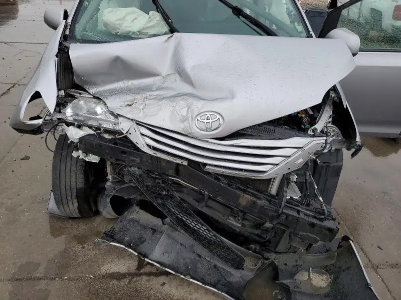 2015 TOYOTA SIENNA LE  