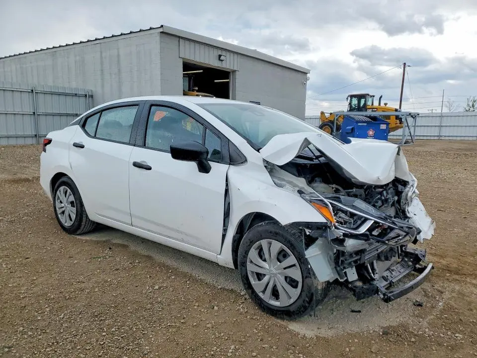 2021 NISSAN VERSA S  