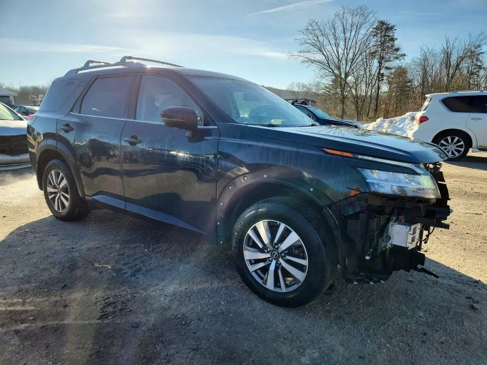 2022 NISSAN PATHFINDER SL  