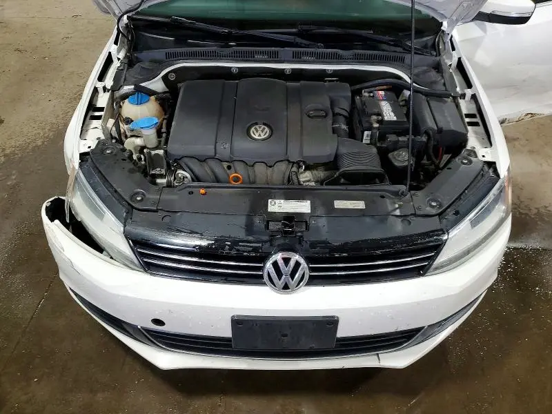 2013 VOLKSWAGEN JETTA SE  