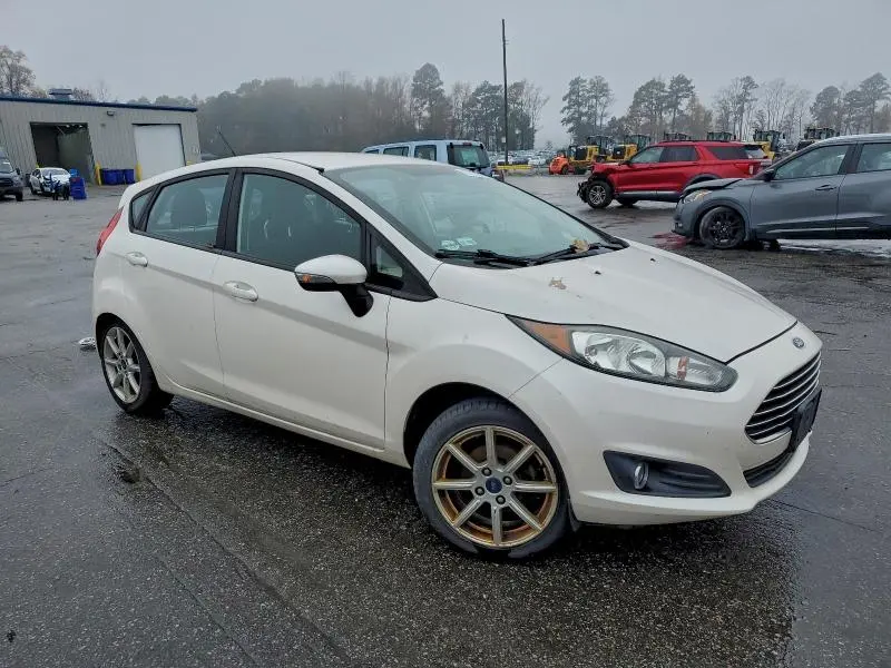 2016 FORD FIESTA SE  