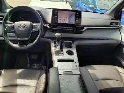 2021 TOYOTA SIENNA LE  