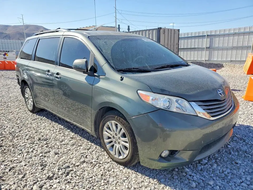 2014 TOYOTA SIENNA XLE 8-PASSENGER  