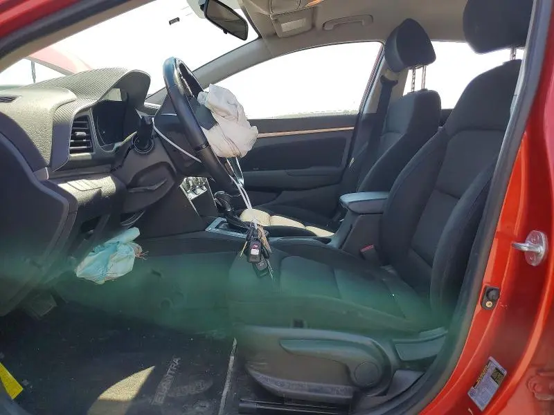 2019 HYUNDAI ELANTRA SE  