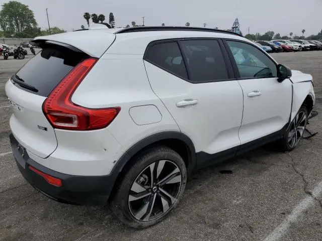 2024 VOLVO XC40 PLUS  