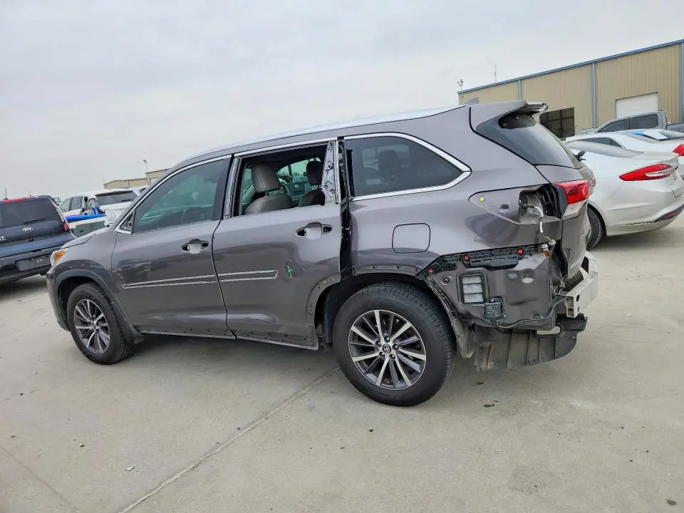 2017 TOYOTA HIGHLANDER SE  