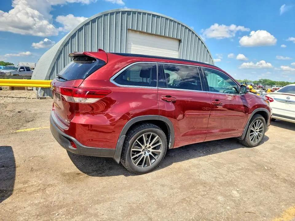 2017 TOYOTA HIGHLANDER SE  