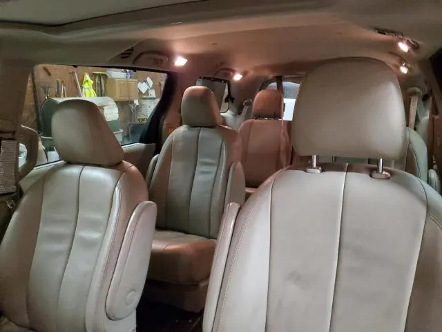 2013 TOYOTA SIENNA XLE  