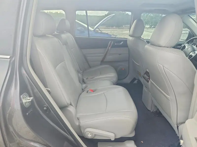 2011 TOYOTA HIGHLANDER LIMITED  