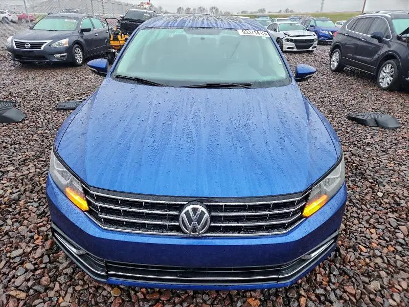 2016 VOLKSWAGEN PASSAT SE  