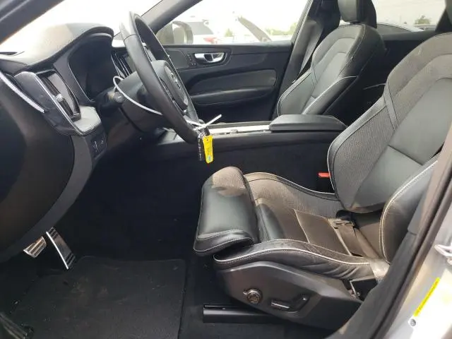 2022 VOLVO XC60 B6 R-DESIGN  