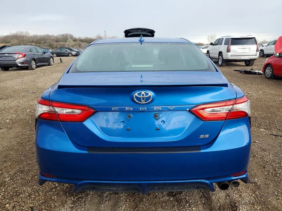 2019 TOYOTA CAMRY SE  