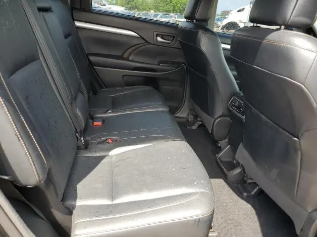 2018 TOYOTA HIGHLANDER SE  