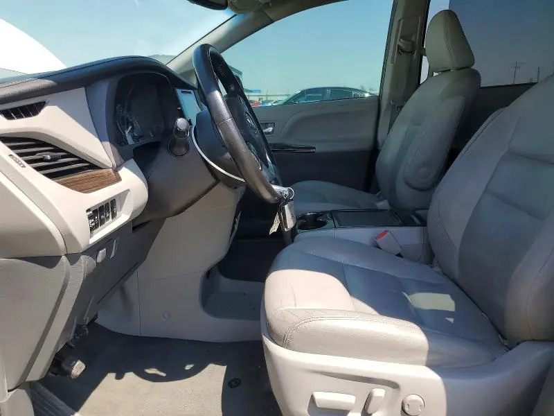 2016 TOYOTA SIENNA XLE PREMIUM 8-PASSENGER  