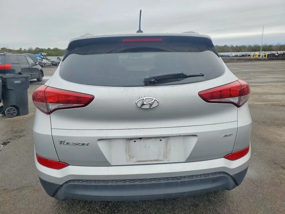 2016 HYUNDAI TUCSON SE  
