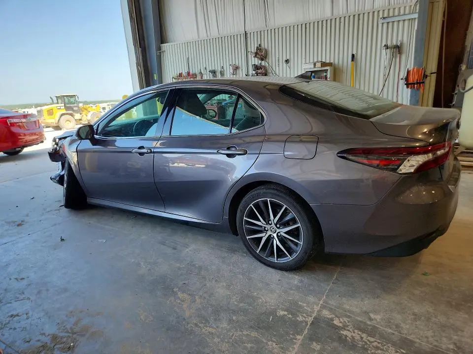 2022 TOYOTA CAMRY XLE  