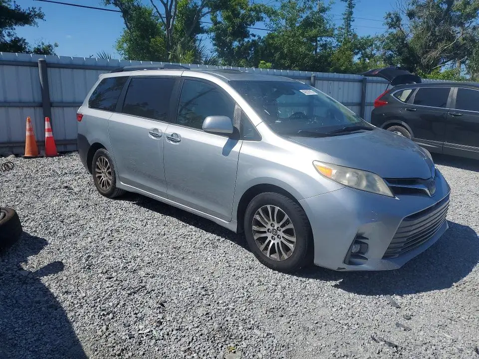 2019 TOYOTA SIENNA XLE 8-PASSENGER  
