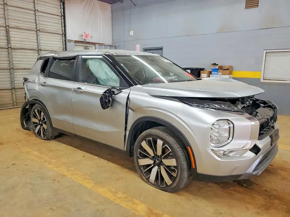 2025 MITSUBISHI OUTLANDER SE  