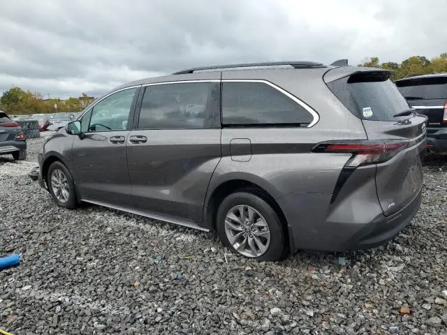 2024 TOYOTA SIENNA LE  