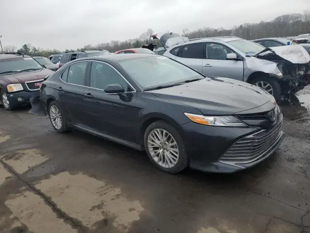 2020 TOYOTA CAMRY XLE  