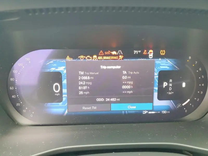 2025 VOLVO XC40 PLUS  