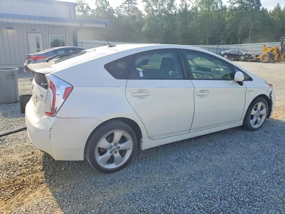 2015 TOYOTA PRIUS FIVE  