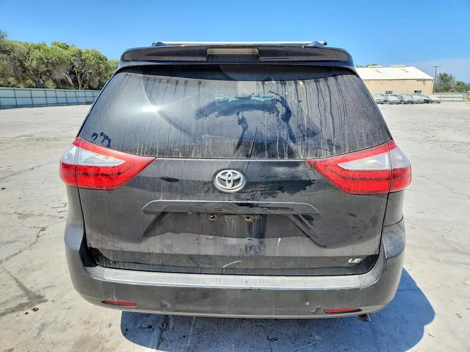 2015 TOYOTA SIENNA LE  