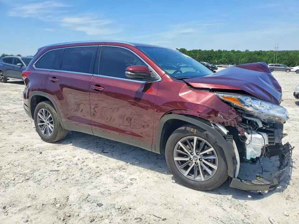2019 TOYOTA HIGHLANDER SE  