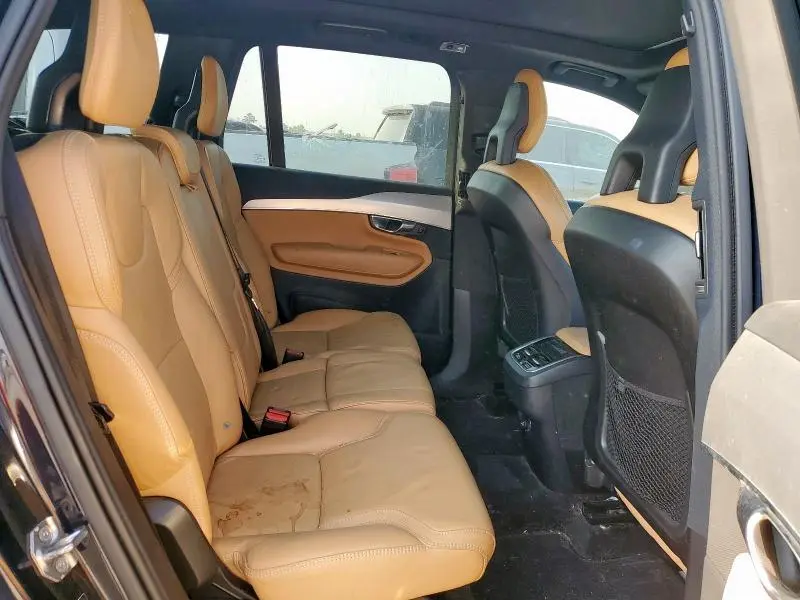 2017 VOLVO XC90 T6