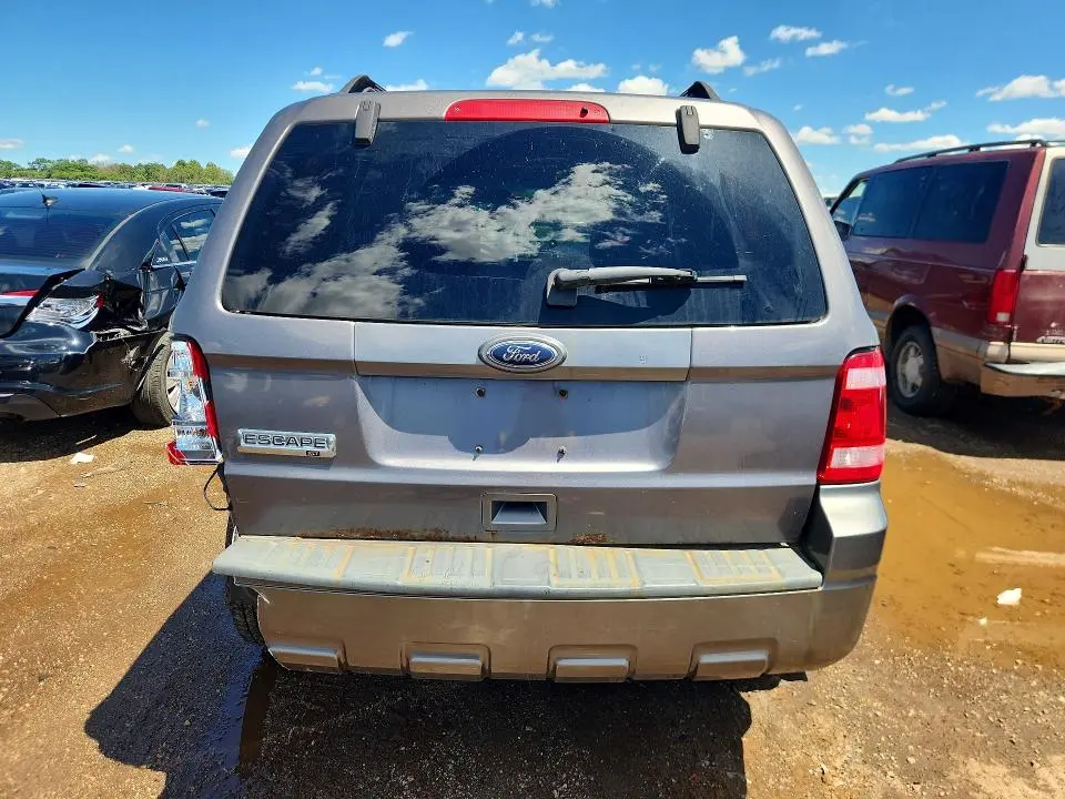 2010 FORD ESCAPE XLT  
