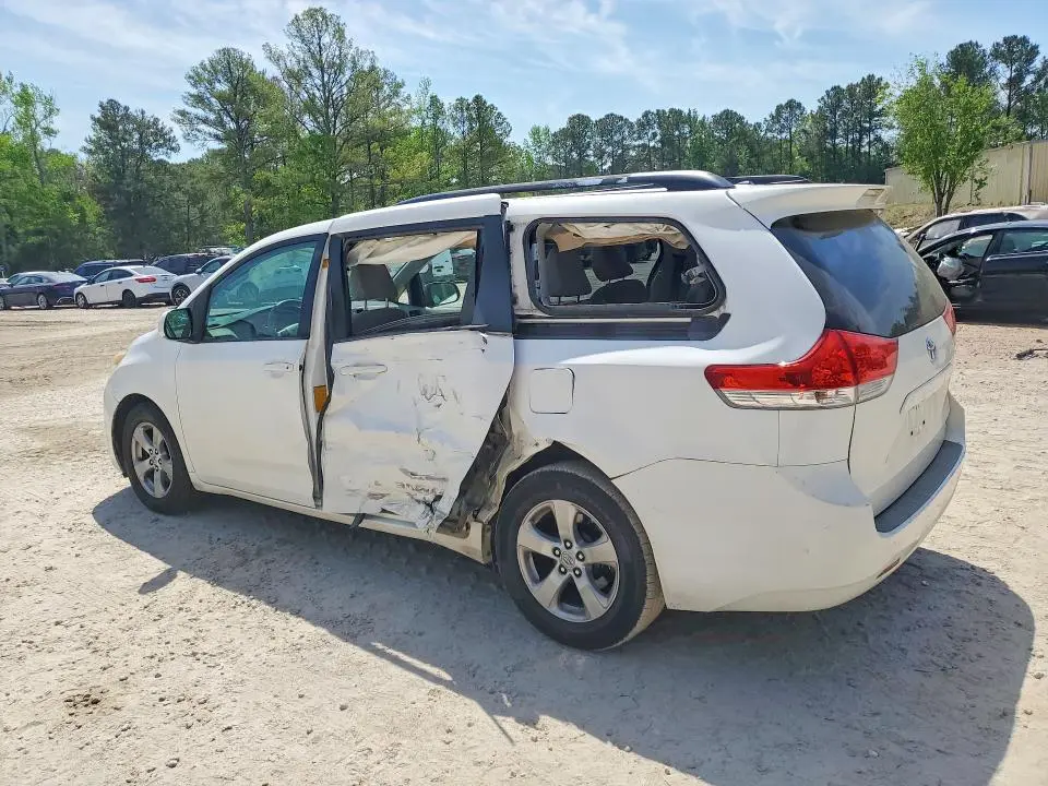 2011 TOYOTA SIENNA   