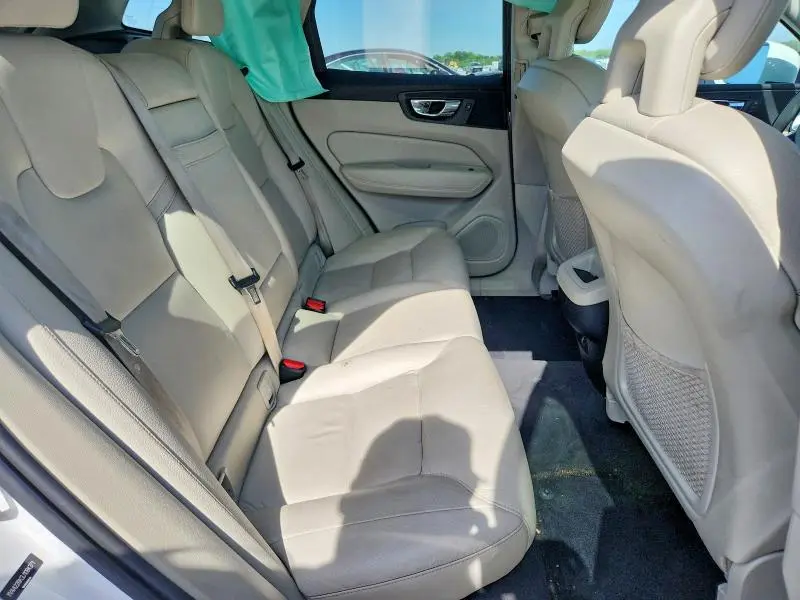 2018 VOLVO XC60 T6 MOMENTUM  