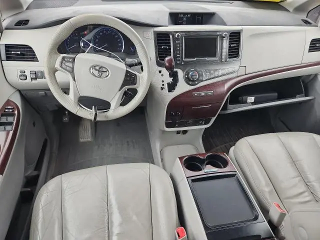2011 TOYOTA SIENNA XLE  